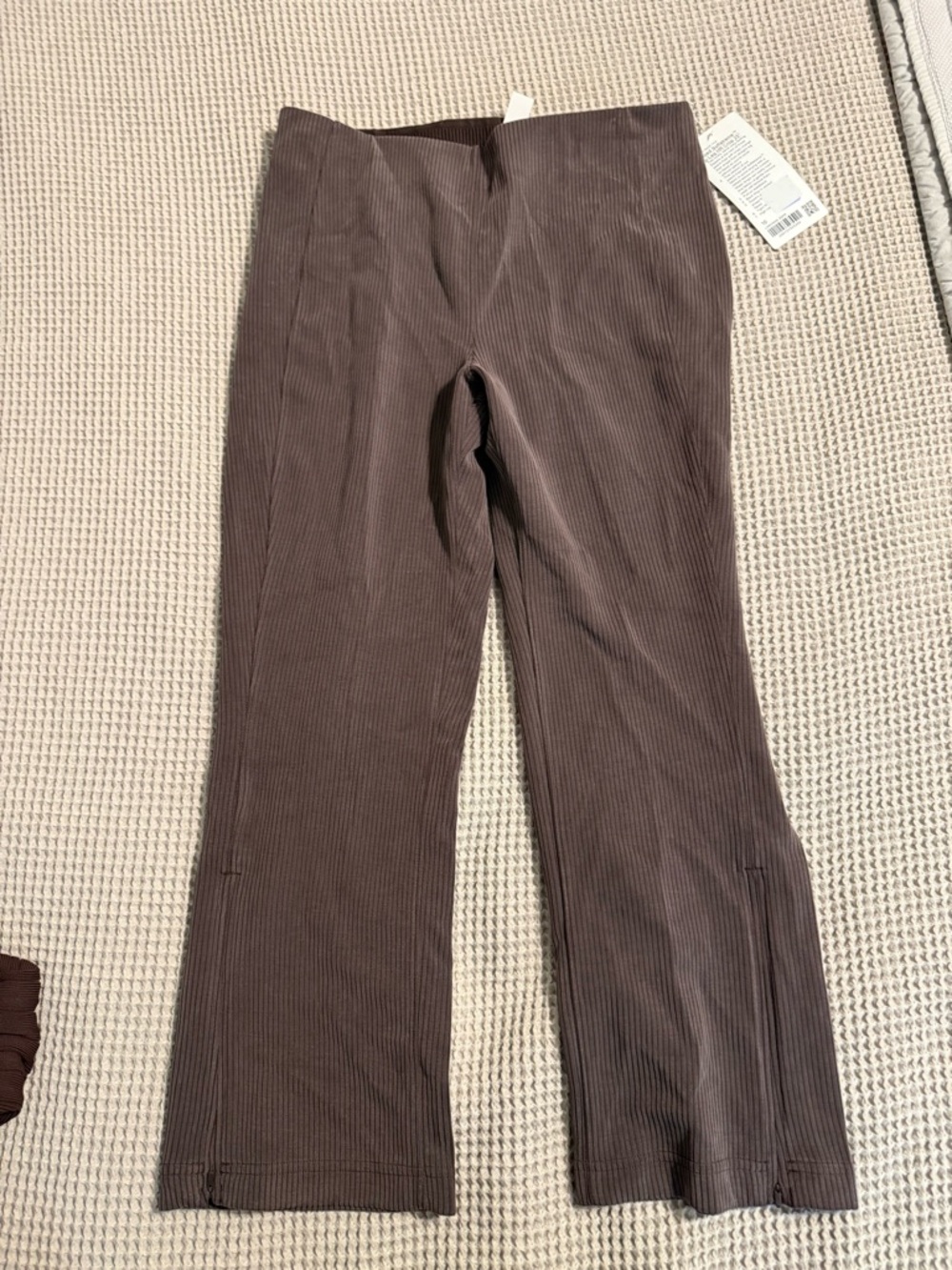 Lululemon Ribbed soft stem zip-let HR Crop 25”- size 10